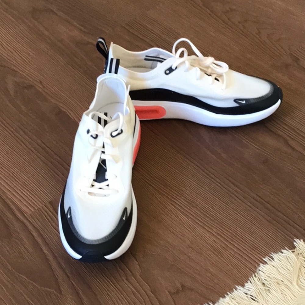 BRAND NEW NIKE AIR MAXX SHOES